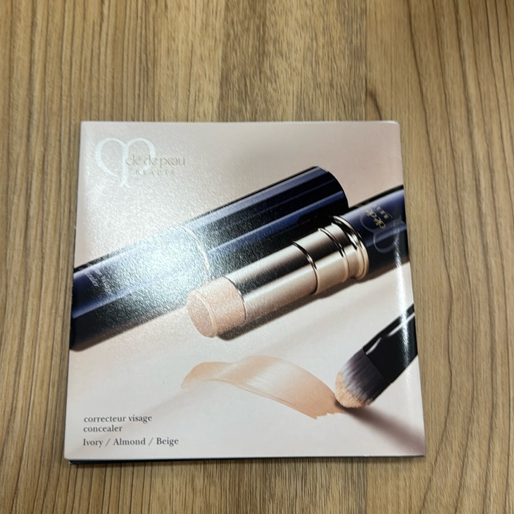 Cle de Peau best seller- concealer sample. Ivory Almond Beige